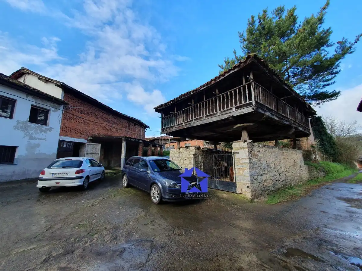 Casa con jardín en venta en Salas