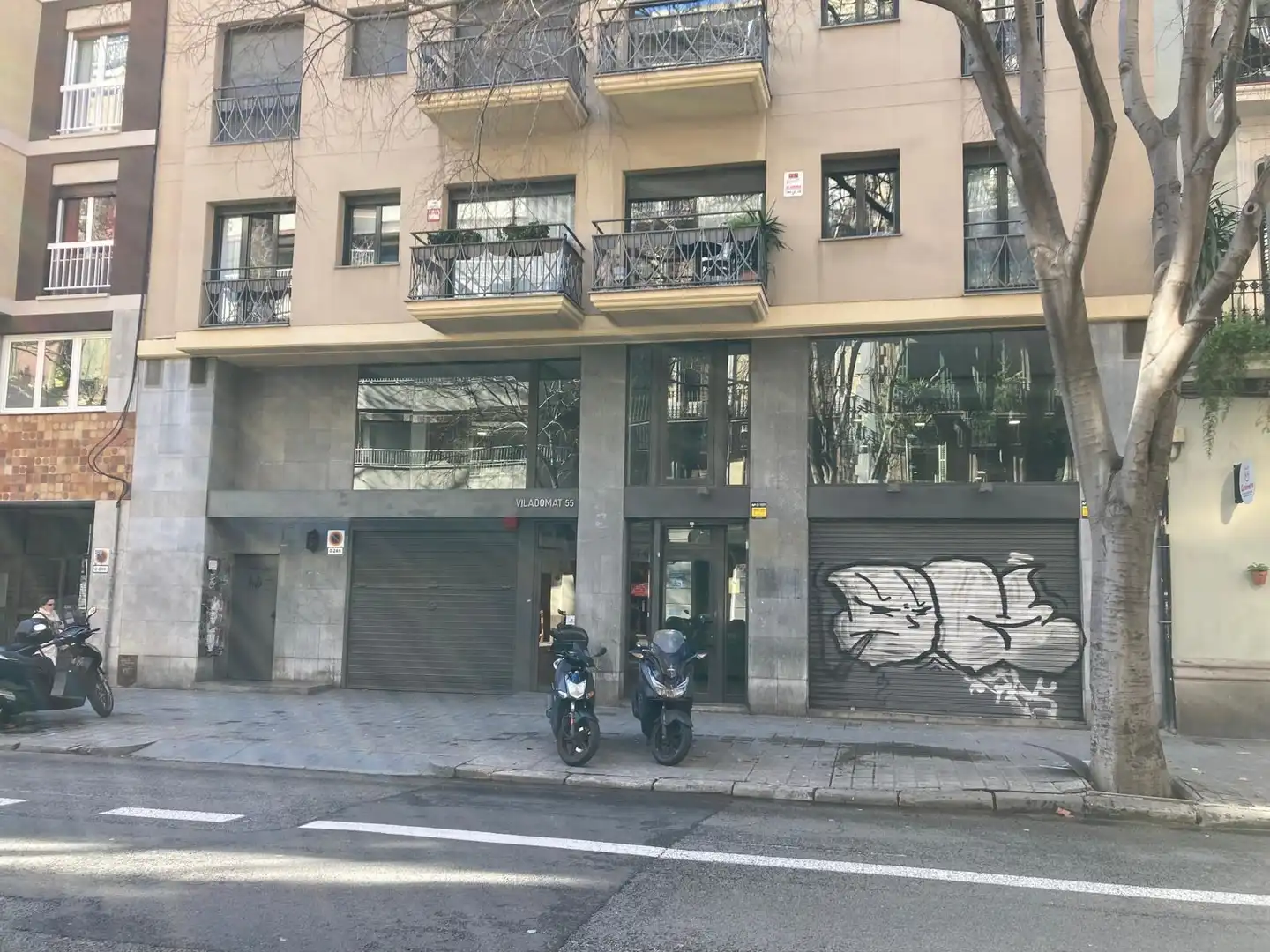 Exterior view of Commercial properties for sale in Barcelona  with Air Conditioner