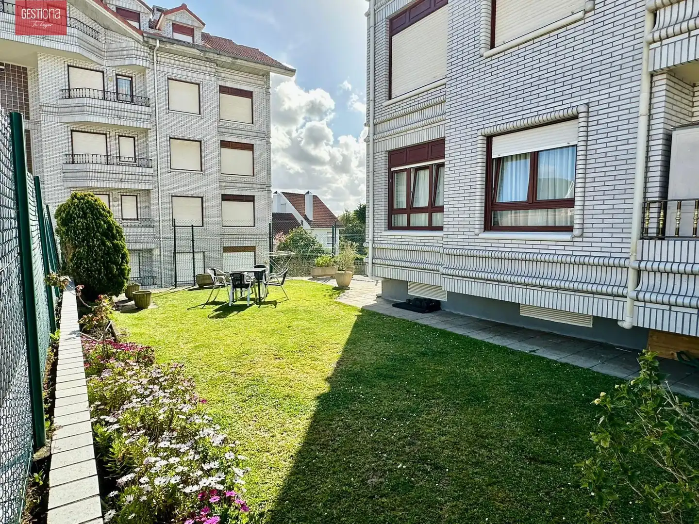 Vista exterior de Apartamento en venta en Noja con Calefacción, Trastero y Amueblado