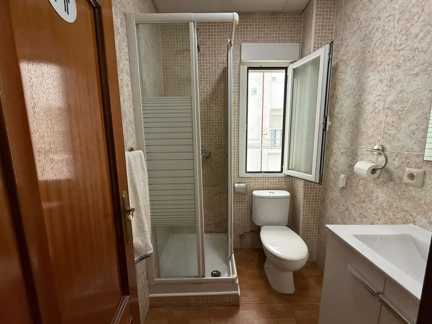 Badezimmer von Wohnung zum Verkauf in Madrid mit Heizung, Terrasse und Abstellraum