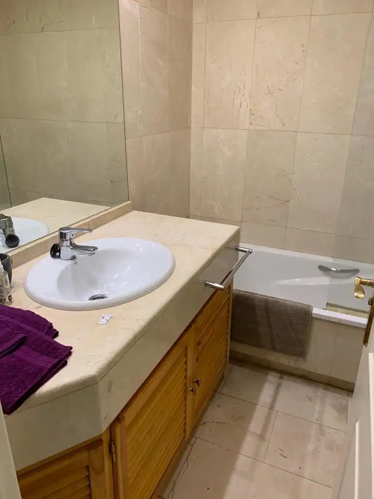 Bany de Apartament de lloguer en Marbella amb Aire condicionat, Terrassa i Moblat