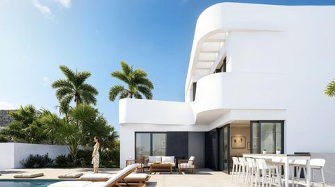 Villa de 3 dormitorios y 2 baños con piscina y jardín en Algorfa