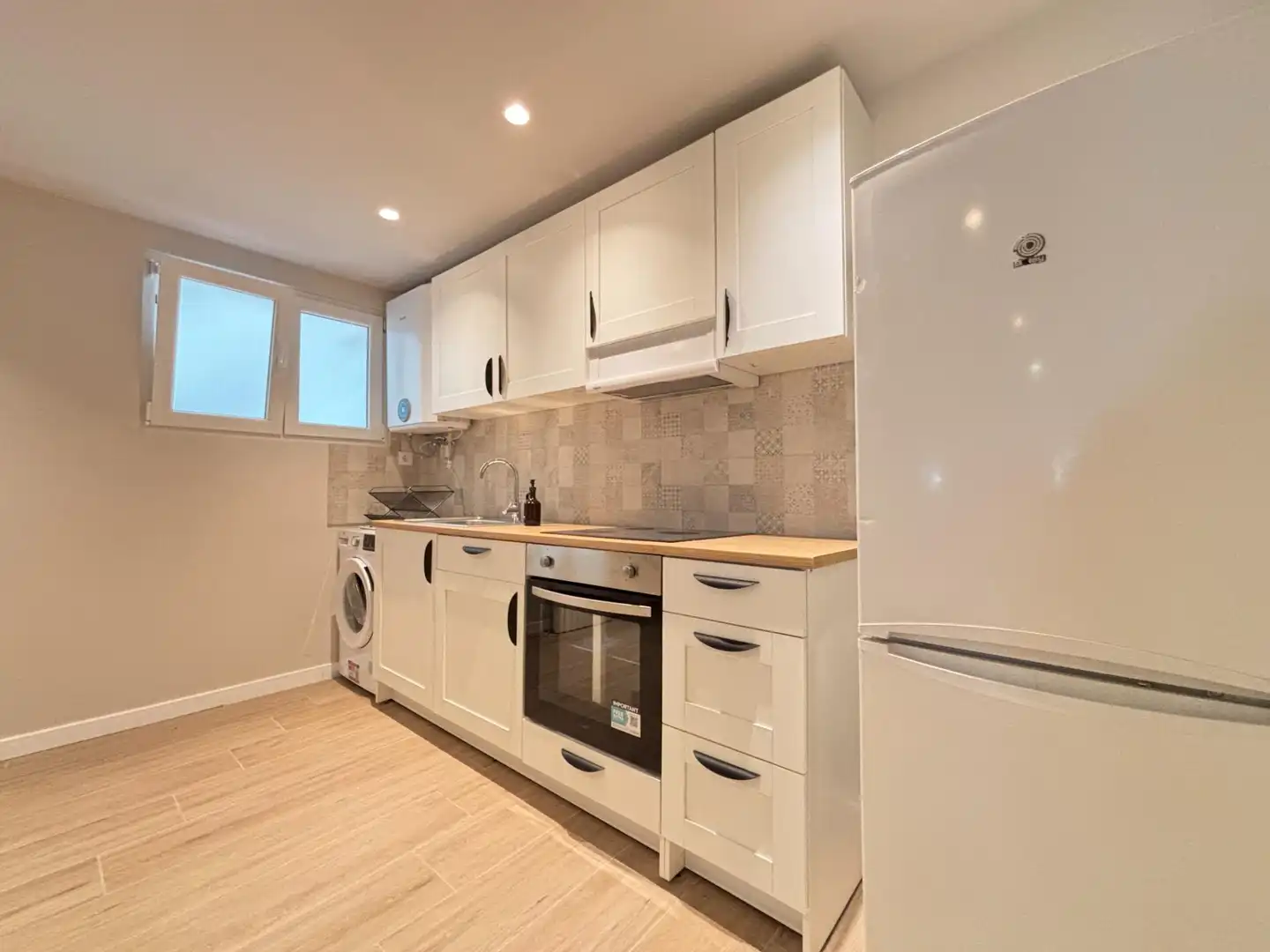 Kitchen of Ground floor for rent in Madrid  with Heating
