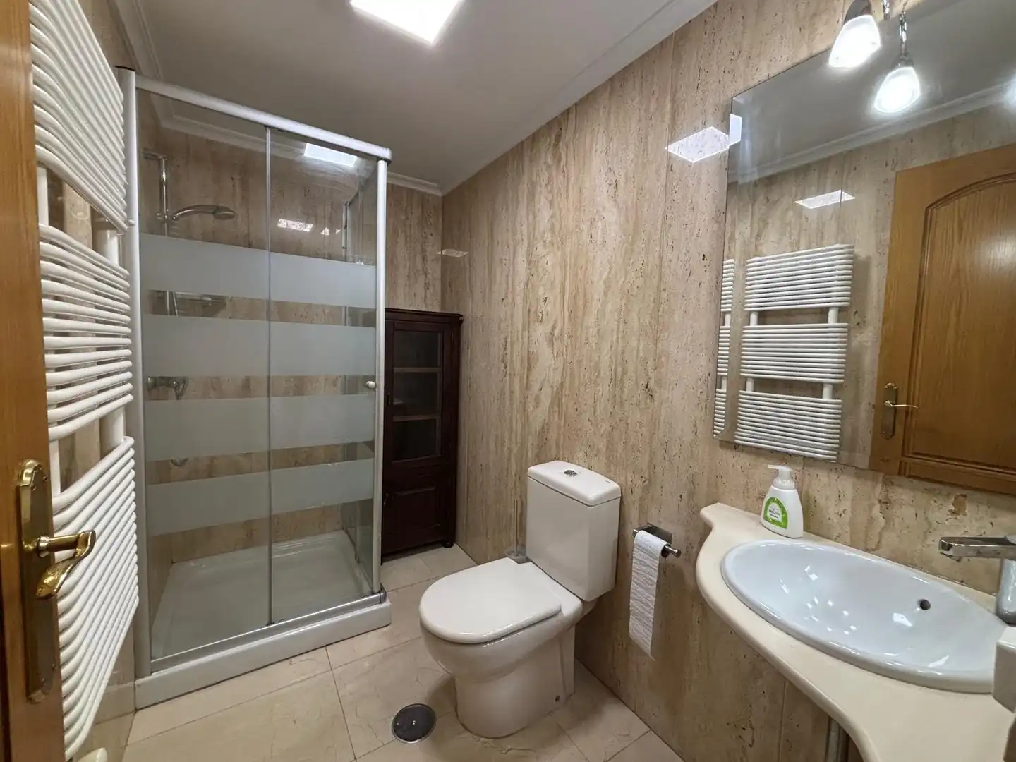 Baño de Apartamento de alquiler en Zona Alta