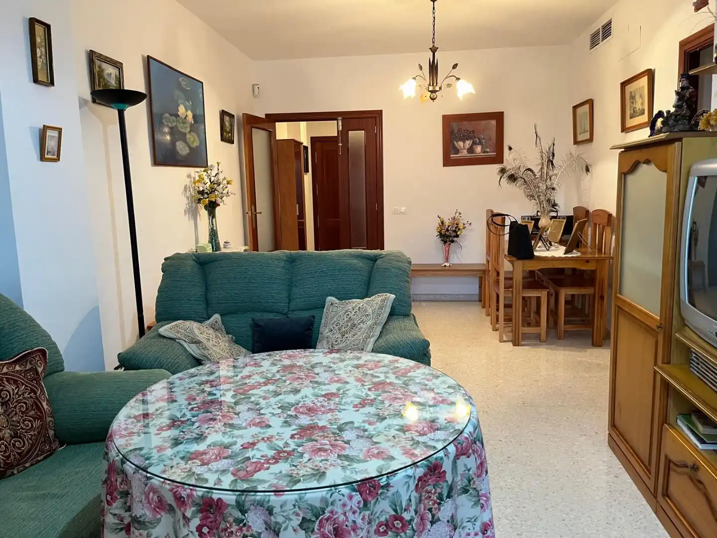 Sala d'estar de Pis en venda en Utrera amb Terrassa i Balcó