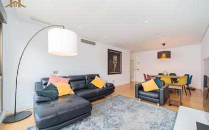 Living room of Flat for sale in Colmenar Viejo  with Air Conditioner, Heating and Parquet flooring