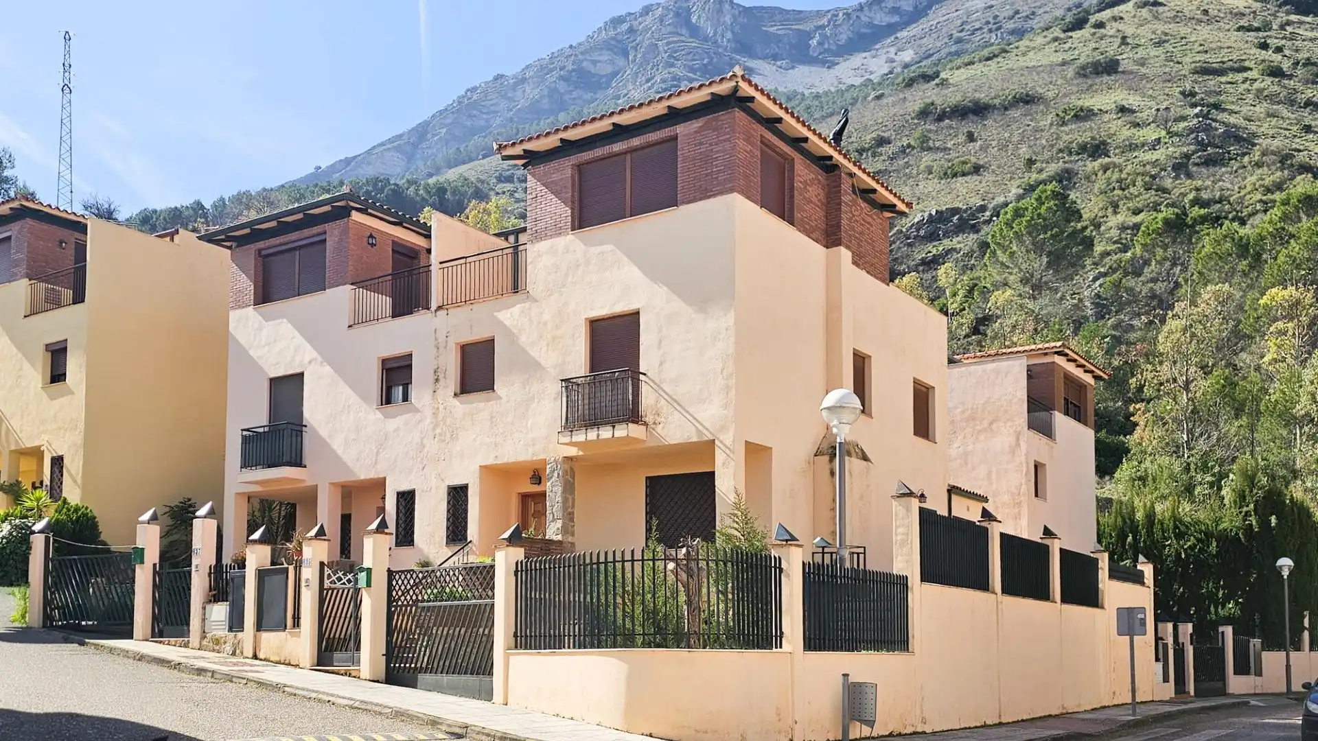 Exterior view of Single-family semi-detached for sale in  Jaén Capital  with Heating, Private garden and Terrace