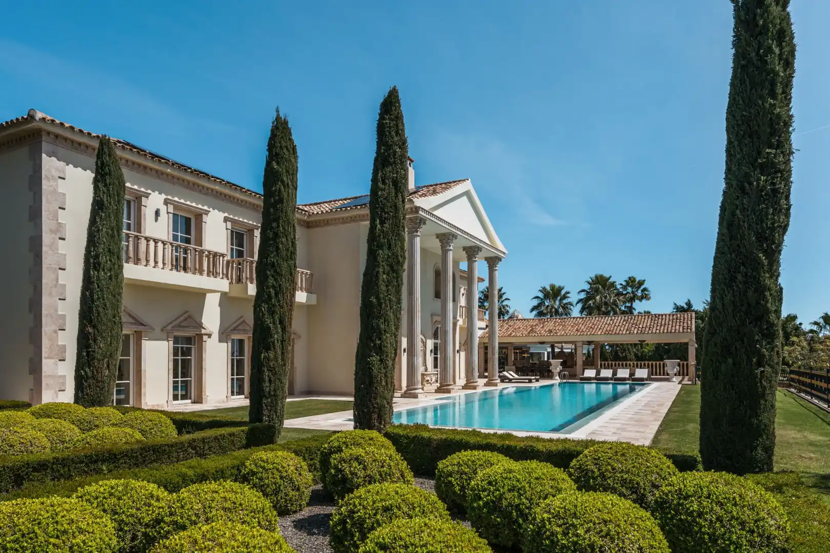 Vista exterior de Casa o chalet en venta en Marbella con Aire acondicionado, Calefacción y Jardín privado