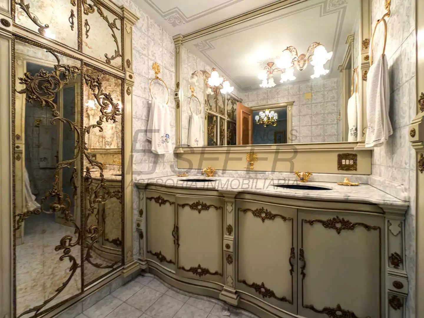 Baño de Piso en venta en Vila-real con TV