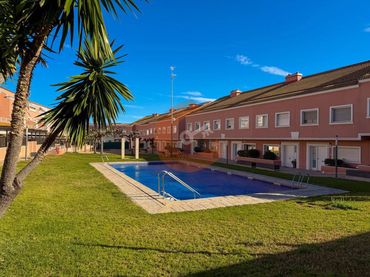 Casa amb balcó en venda a Barcelones