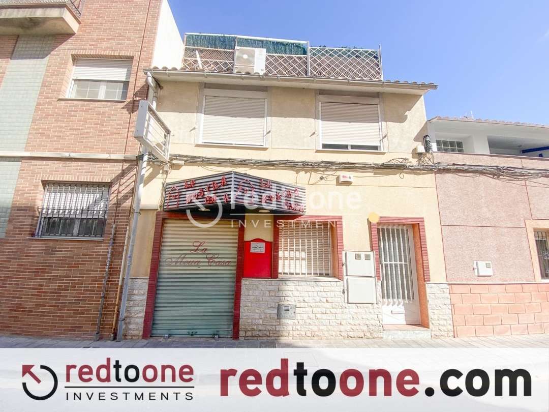Vista exterior de Casa adosada en venda en Alicante / Alacant amb Terrassa