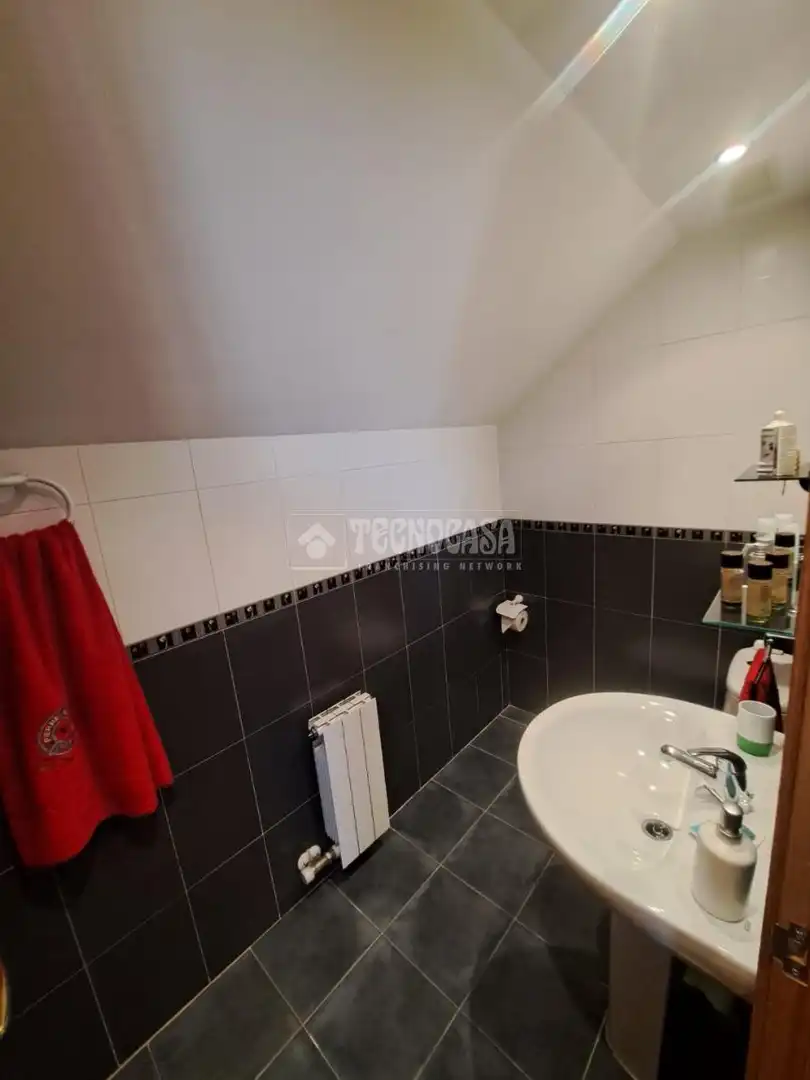 Baño de Casa adosada en venta en María de Huerva con Aire acondicionado, Calefacción y Jardín privado