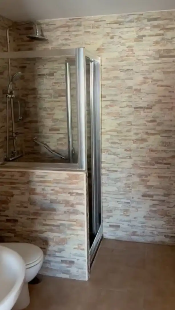 Badezimmer von Wohnung zum Verkauf in Tomares mit Klimaanlage, Terrasse und Abstellraum