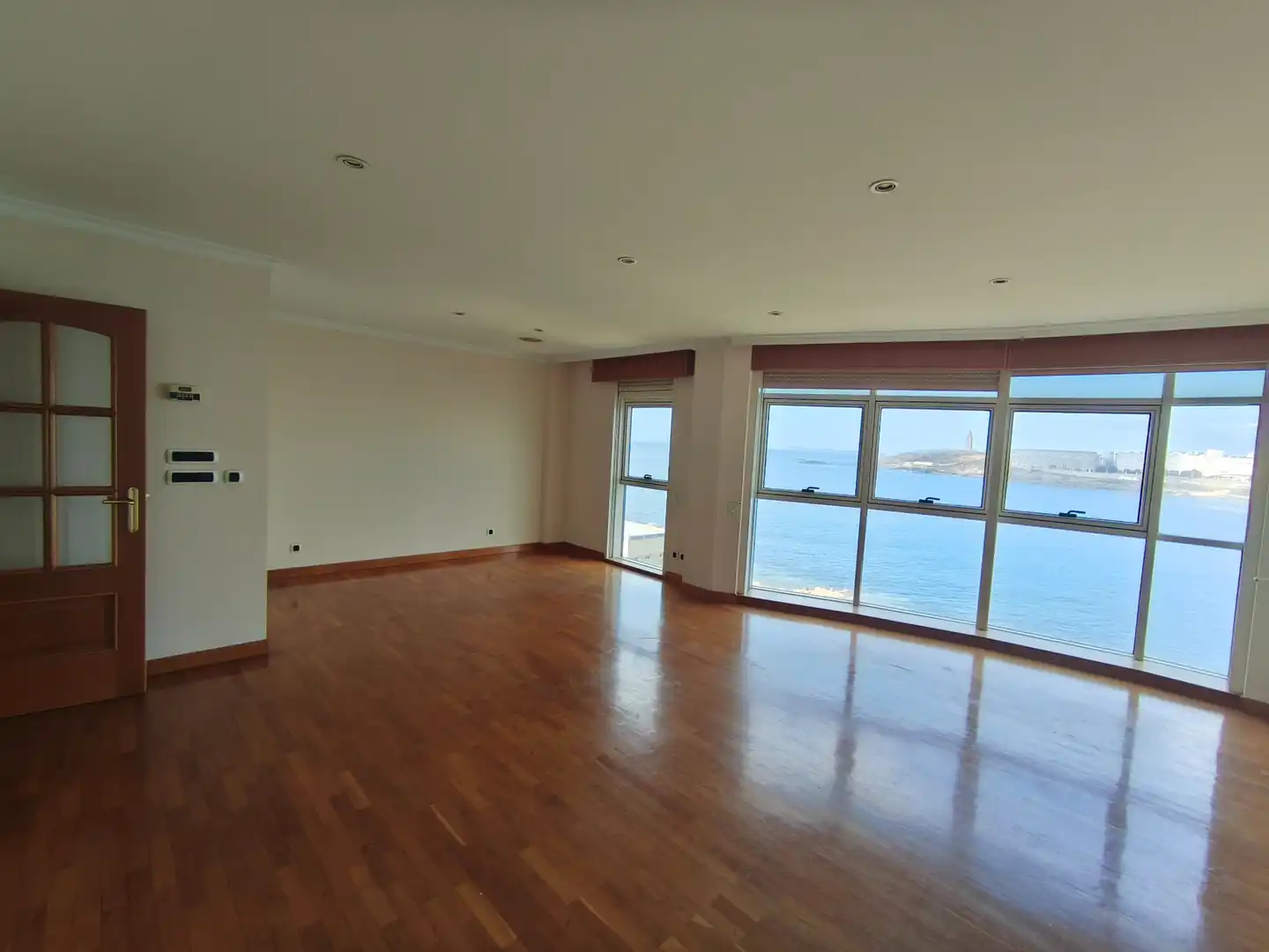 Wohnzimmer von Wohnung zur Miete in A Coruña Capital  mit Heizung, Parkett und Ofen