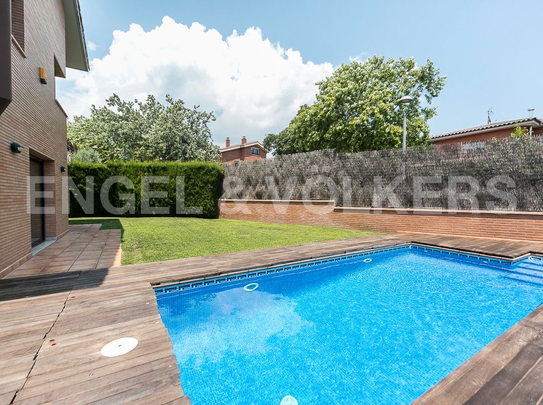 Piscina de Casa o xalet de lloguer en Sant Cugat del Vallès amb Aire condicionat, Calefacció i Jardí privat