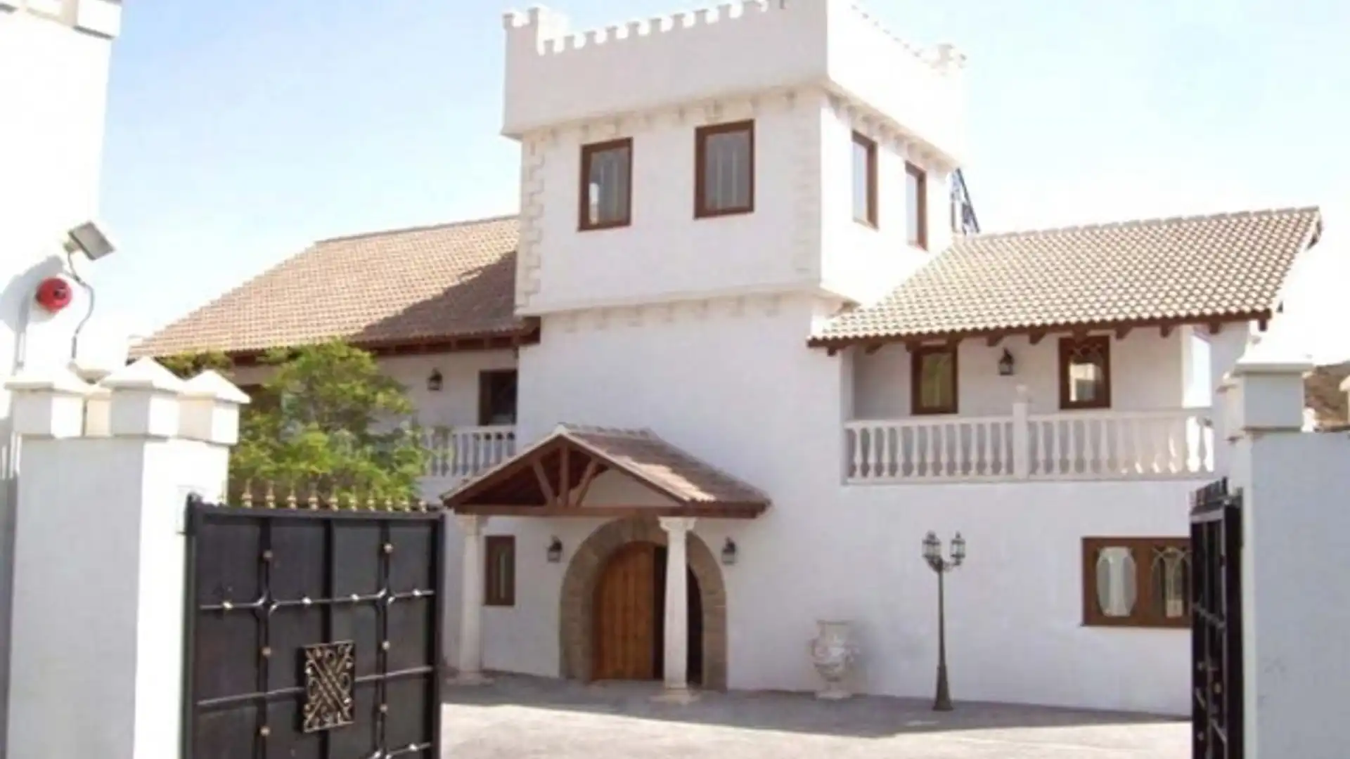 Exterior view of Houses for sale in Alhaurín El Grande  with Private garden, Swimming Pool and Alarm