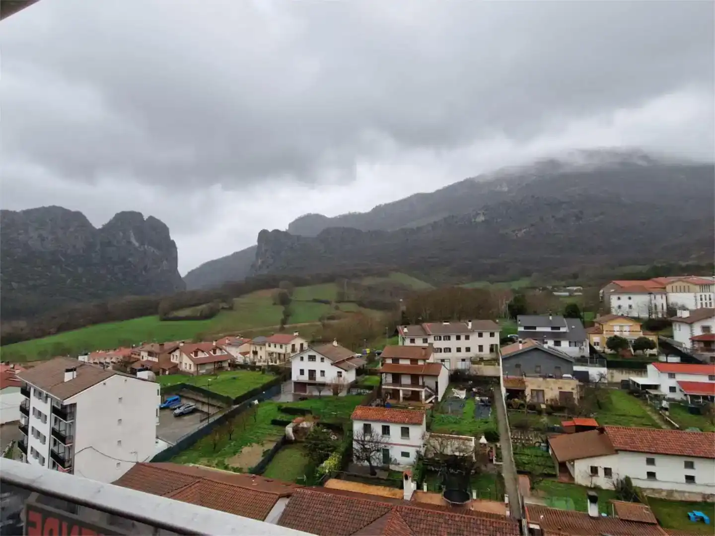 Vista exterior de Pis en venda en Irurtzun amb Parquet, Traster i Balcó