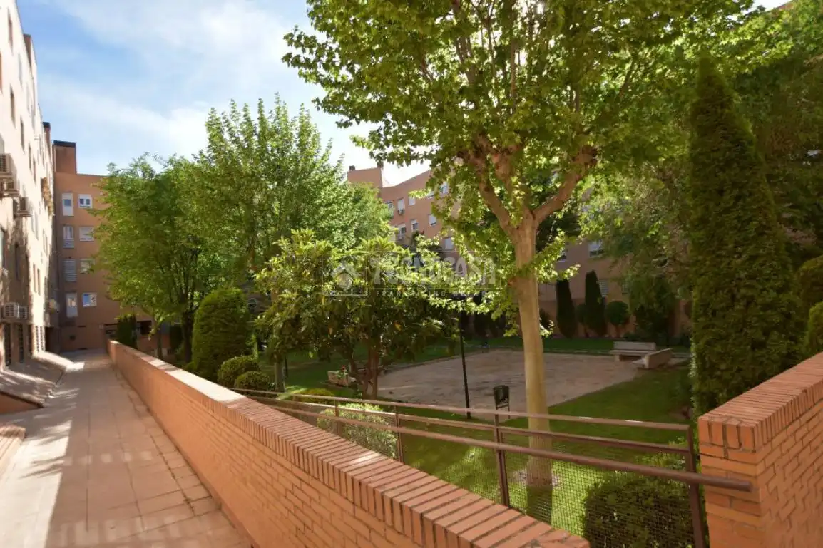 Jardí de Pis en venda en Getafe amb Calefacció, Parquet i Terrassa