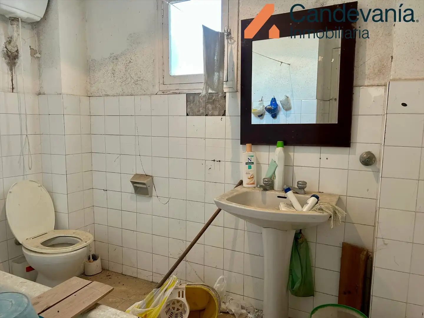 Baño de Nave industrial en venta en Zuera