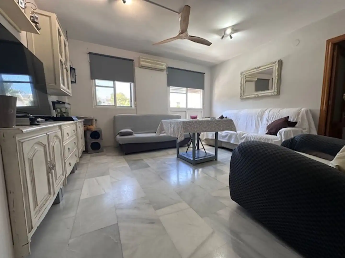 Living room of Flat for sale in Marbella  with Air Conditioner and Furnished