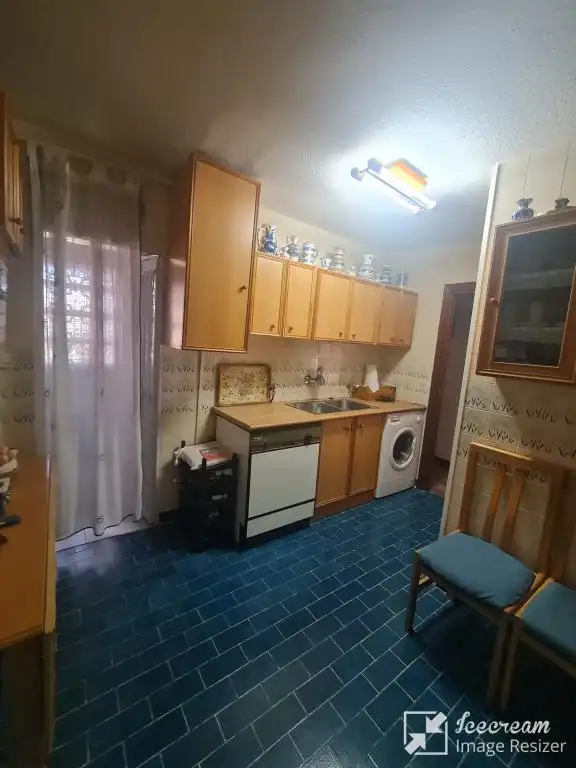 Cuina de Pis en venda en Fuenlabrada amb Calefacció, Parquet i Terrassa