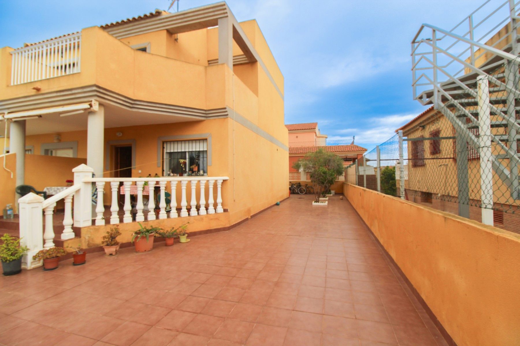 Vista exterior de Casa o xalet en venda en Cartagena amb Calefacció, Jardí privat i Terrassa