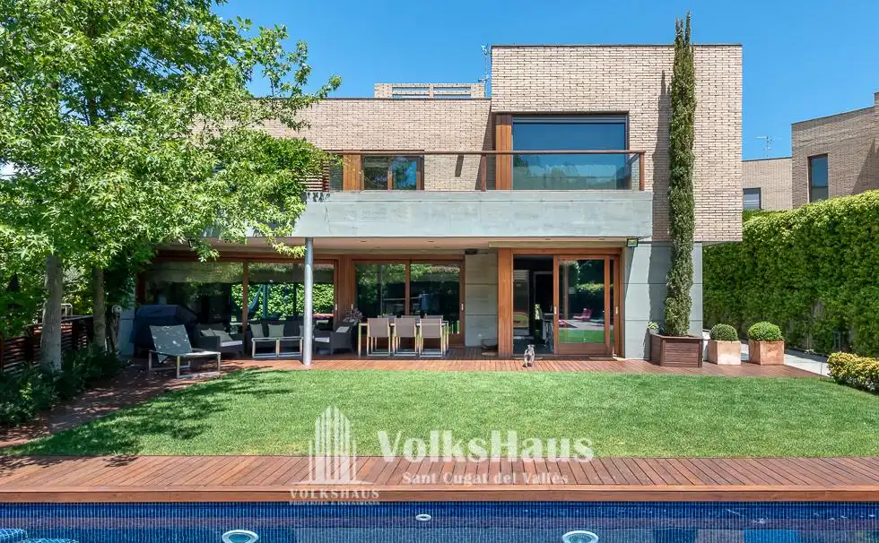 Außenansicht von Haus oder Chalet zum Verkauf in Sant Cugat del Vallès mit Klimaanlage, Heizung und Privatgarten