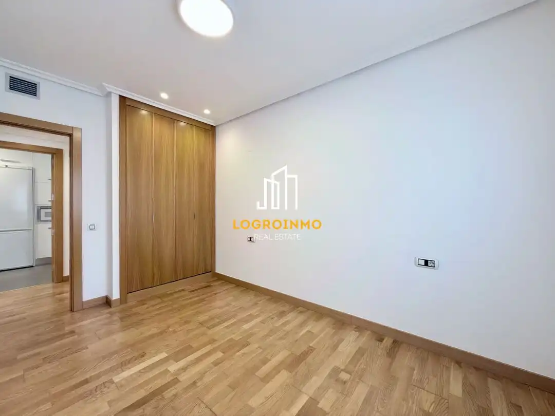 Flat for sale in  Logroño  with Air Conditioner, Heating and Private garden
