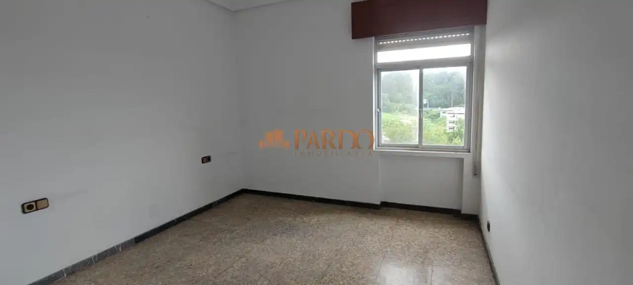 Habitación de Edificio en venta en Fene
