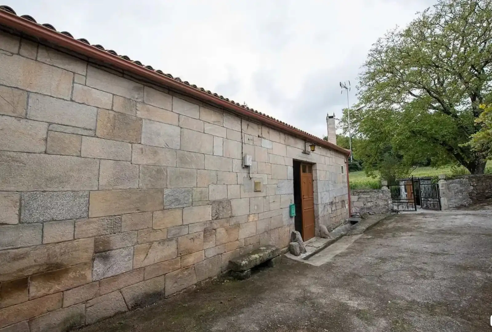 Vista exterior de Finca rústica en venda en Chantada amb Moblat