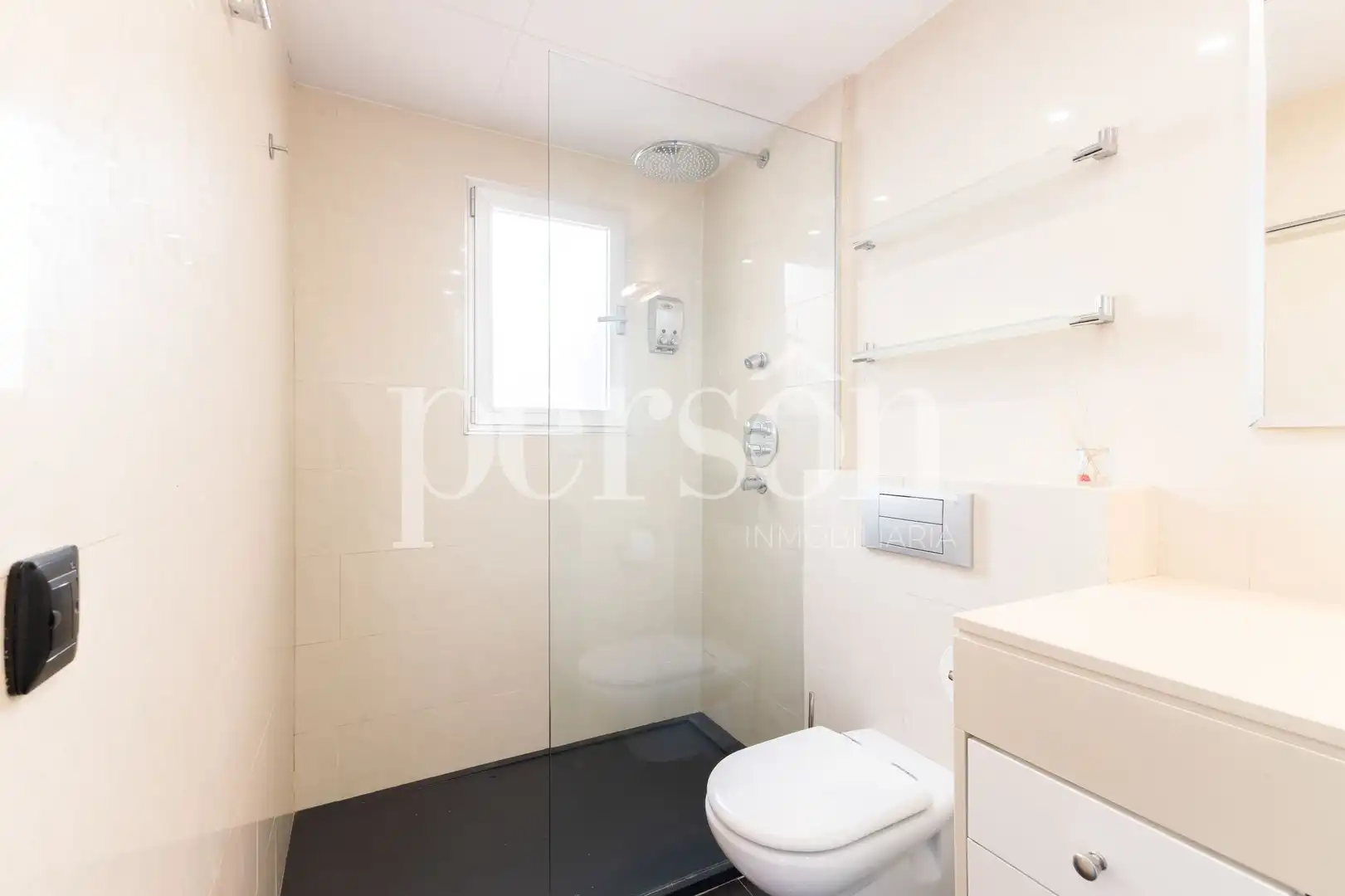Baño de Piso de alquiler en Valencia con Calefacción, Terraza y Amueblado