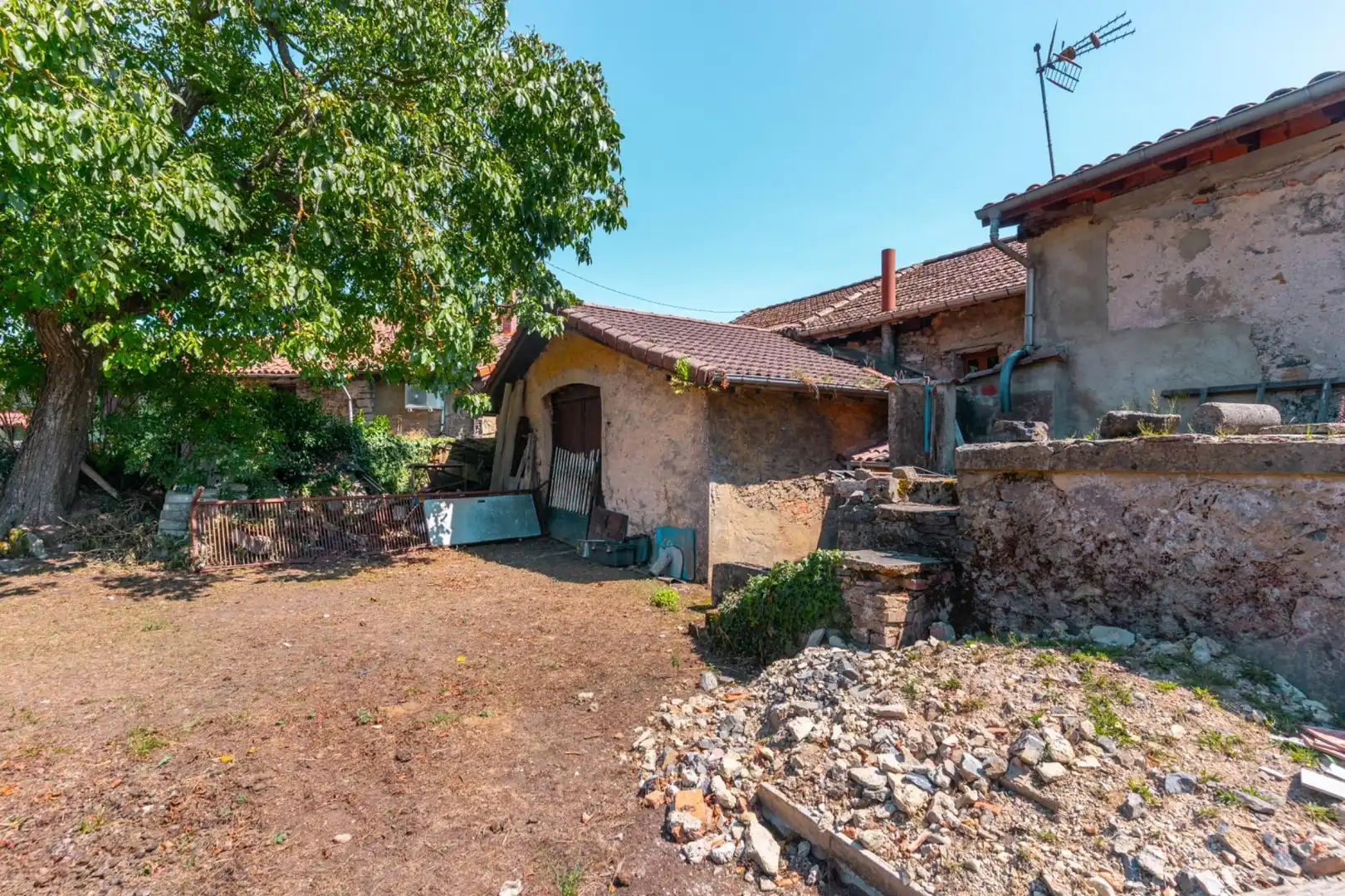 Vista exterior de Casa o chalet en venta en Sariego con Calefacción, Terraza y Amueblado