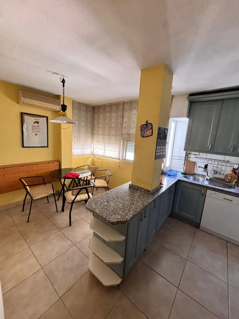 Kitchen of Flat for sale in Sevilla  with Air Conditioner and Community pool