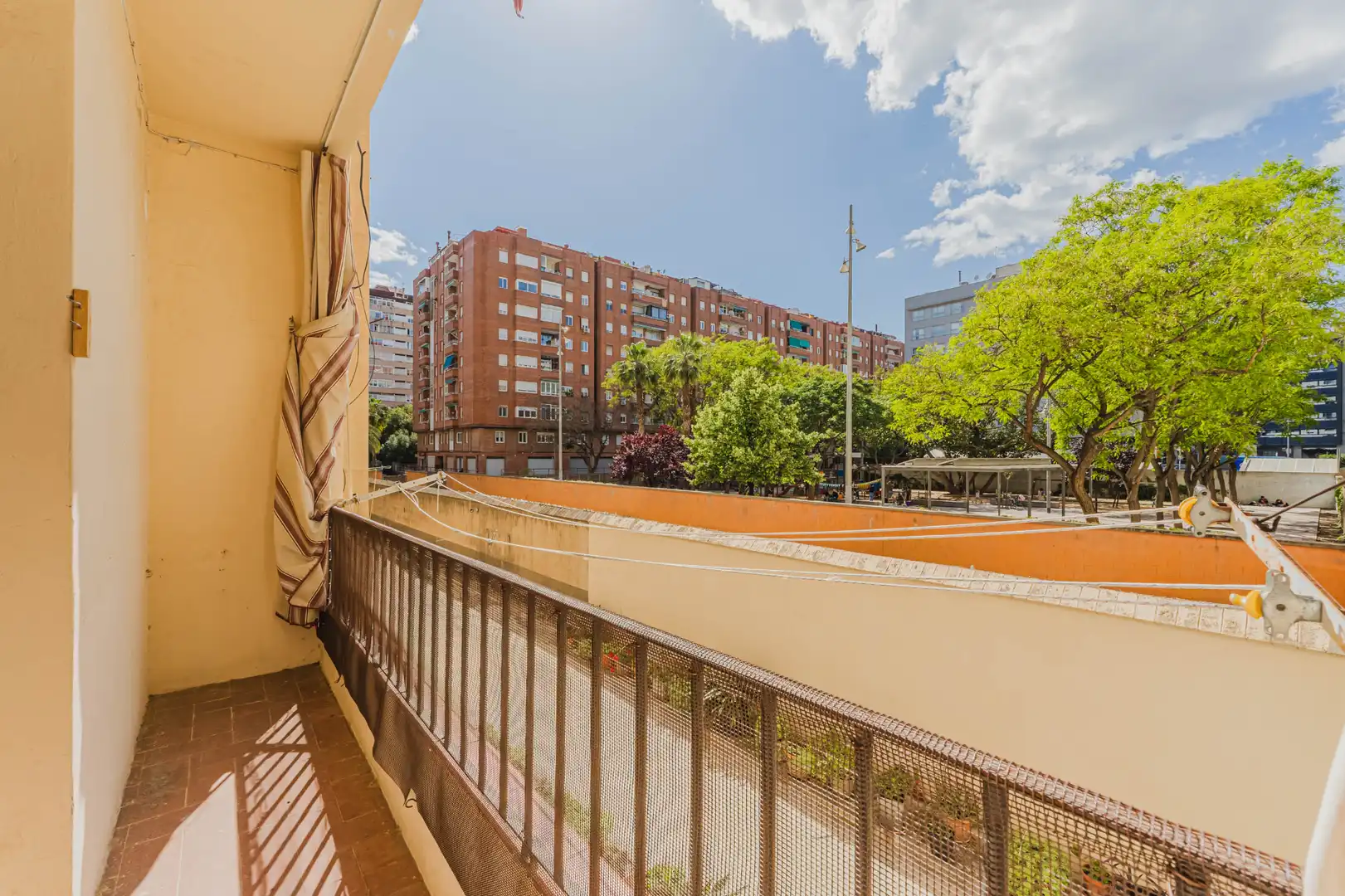 Vista exterior de Piso en venta en Barcelona con Calefacción, Parquet y Horno