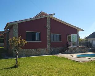 Vista exterior de Casa o xalet en venda en Sanxenxo amb Terrassa i Piscina