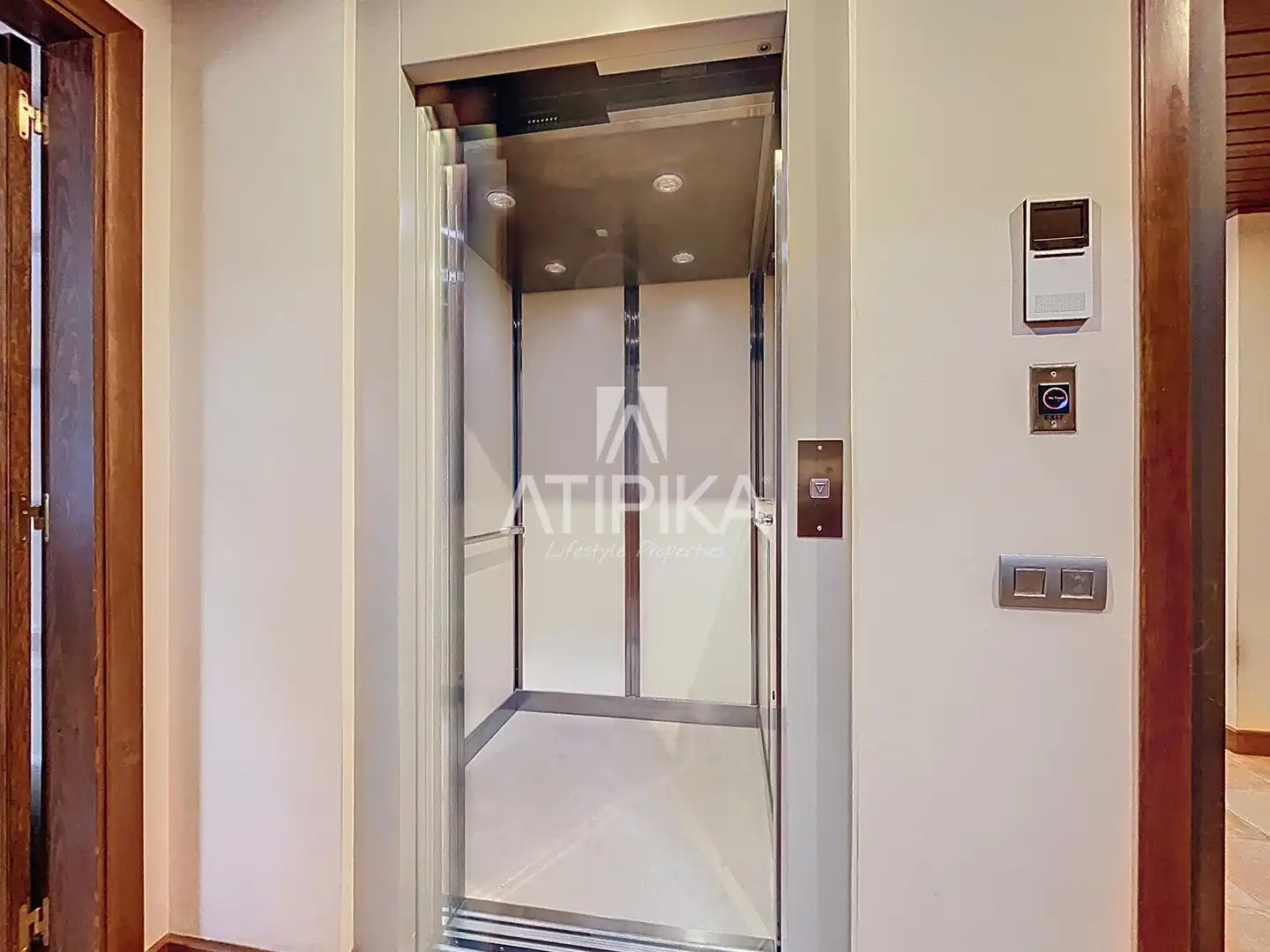 Country homes for sale in La Granada  with Air Conditioner, Heating and Storage room