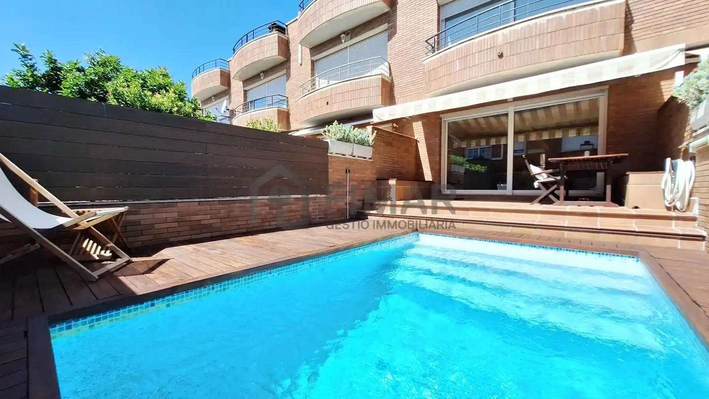 Piscina de Casa o chalet en venta en Vilassar de Mar con Aire acondicionado, Calefacción y Jardín privado