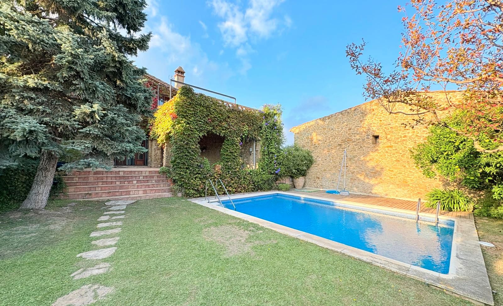 Swimming pool of House or chalet for sale in Foixà  with Heating, Private garden and Terrace
