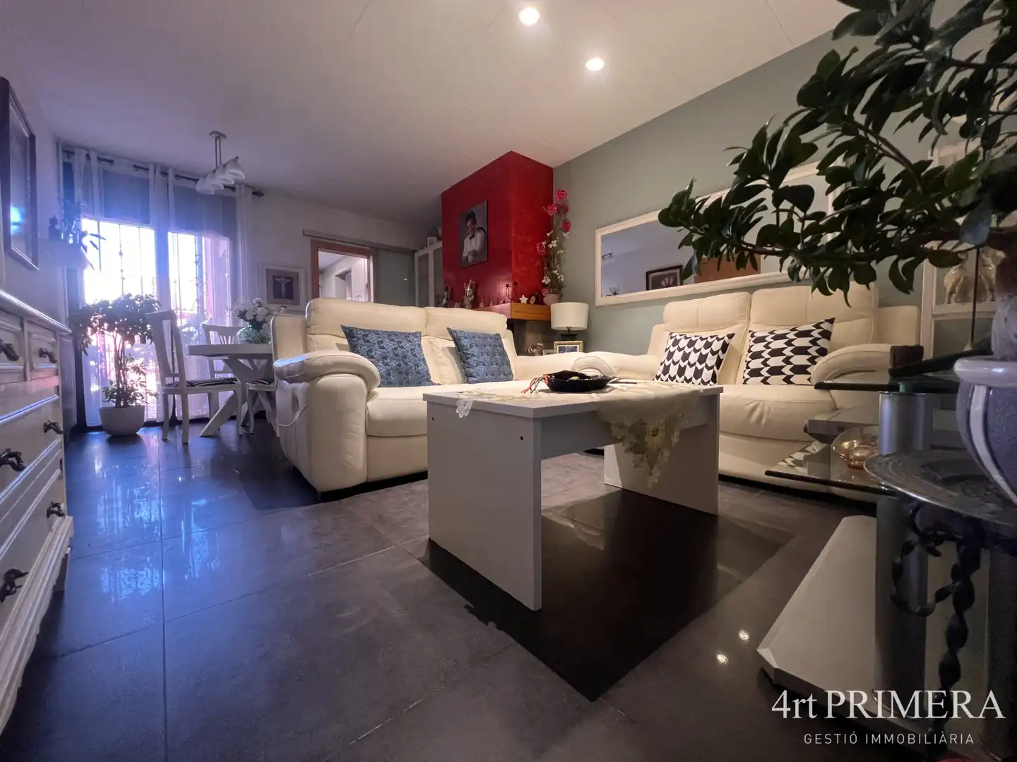 Sala de estar de Casa adosada en venta en La Garriga con Calefacción, Terraza y Balcón
