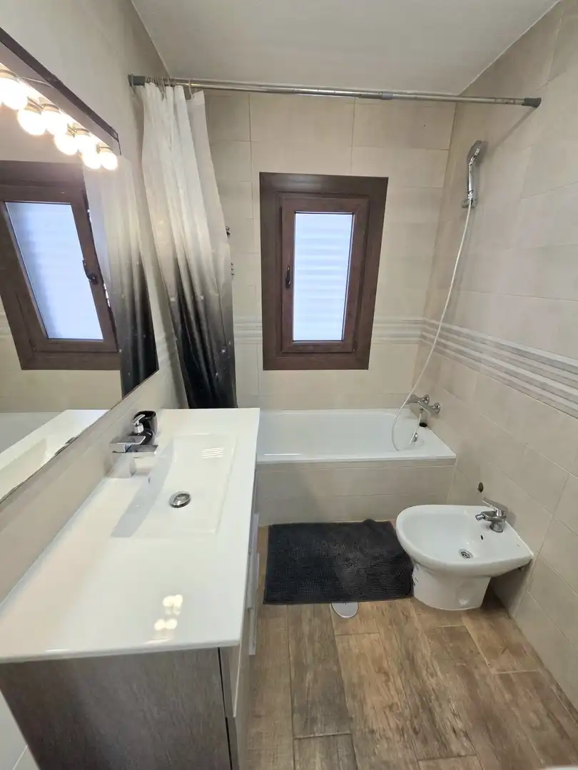 Bany de Dúplex en venda en Torrevieja amb Aire condicionat, Terrassa i Moblat