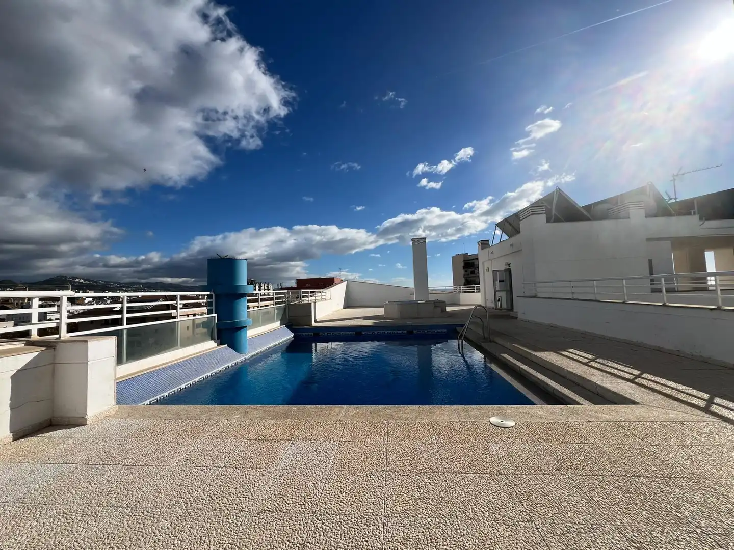 Schwimmbecken von Wohnungen zur Miete in Marbella mit Klimaanlage, Heizung und Terrasse