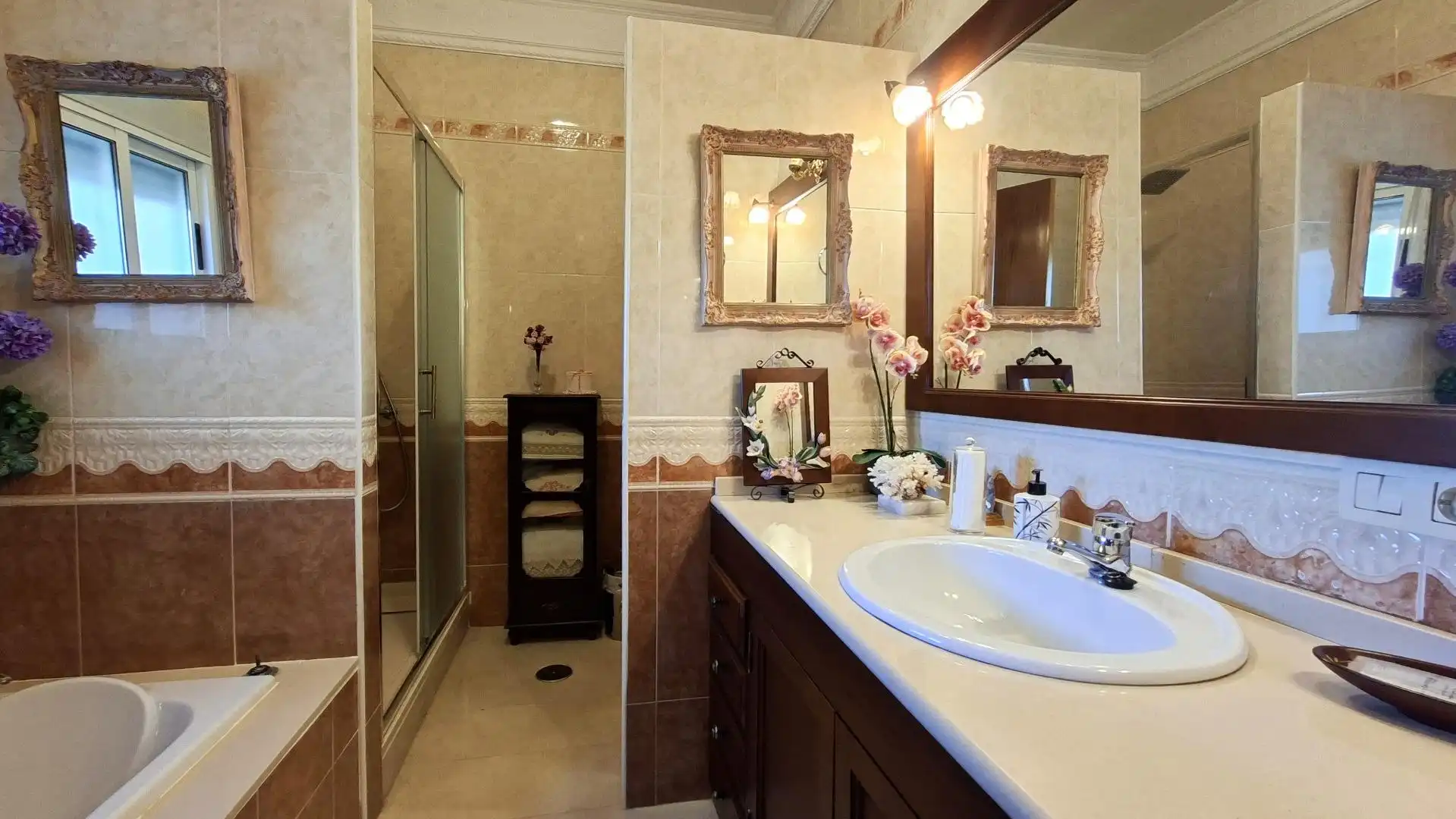 Badezimmer von Country house zum Verkauf in Villanueva del Río y Minas mit Klimaanlage, Abstellraum und Schwimmbad