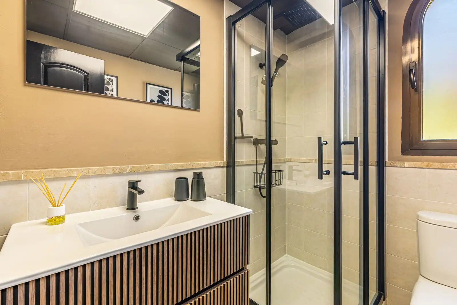 Baño de Apartamento en venta en Dos Hermanas con Amueblado, Horno y Lavadora