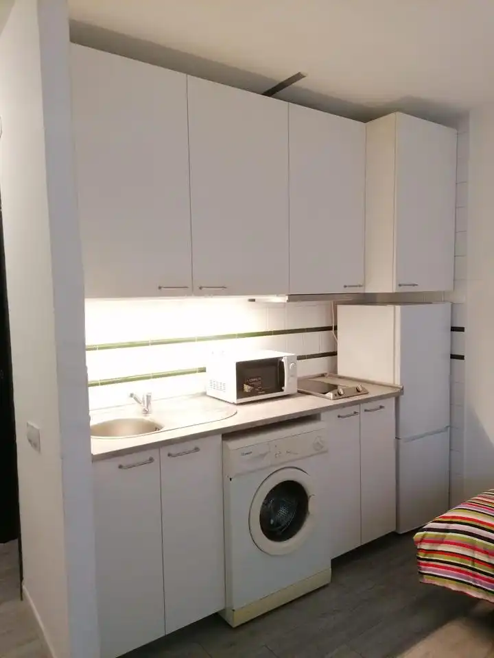 Cocina de Estudio de alquiler en Sevilla con Aire acondicionado y Amueblado