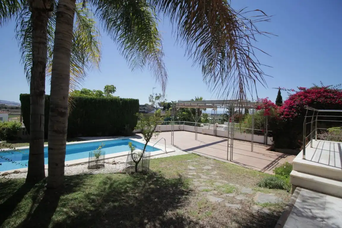 Piscina de Casa o xalet en venda en Vélez-Málaga amb Aire condicionat, Calefacció i Jardí privat