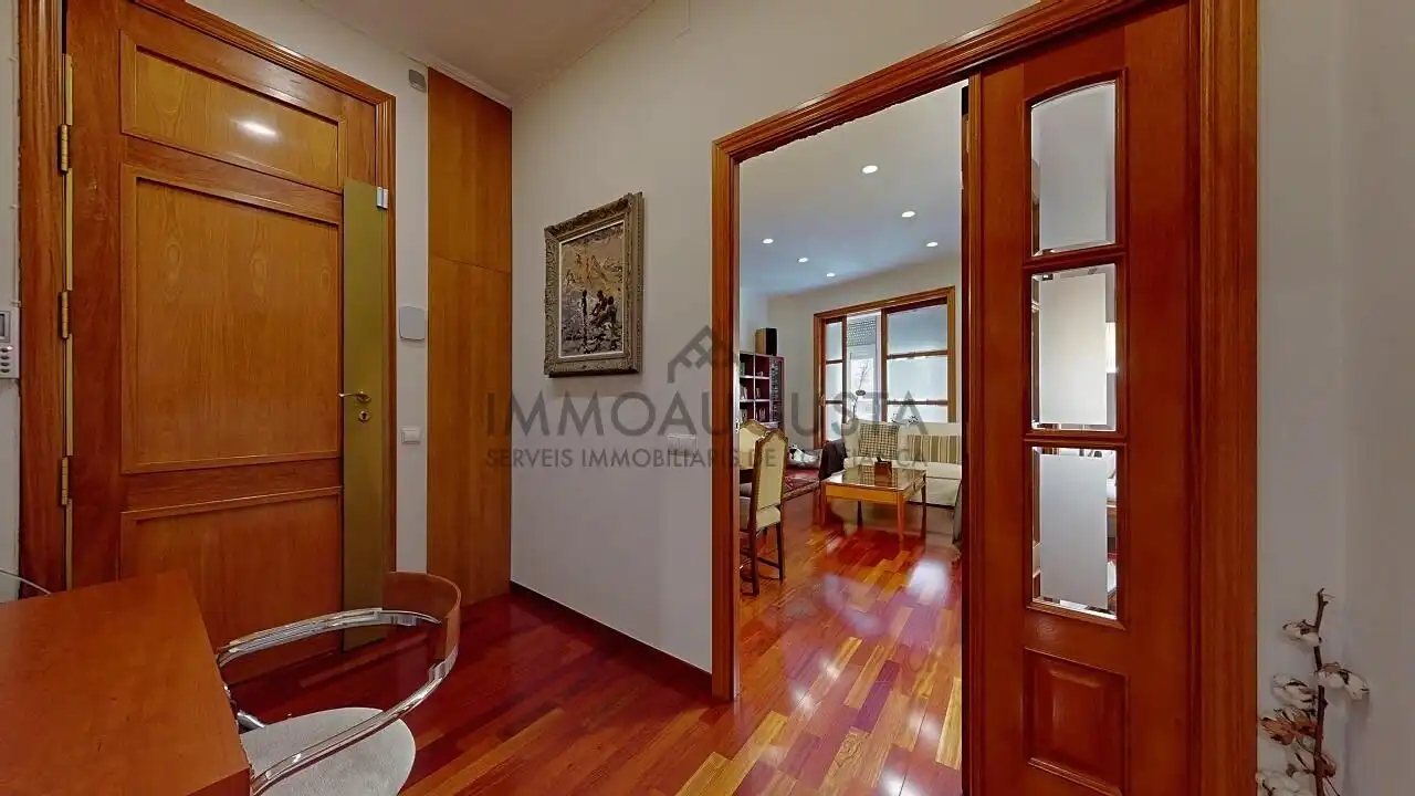 Sala d'estar de Pis en venda en Barcelona amb Aire condicionat, Calefacció i Parquet