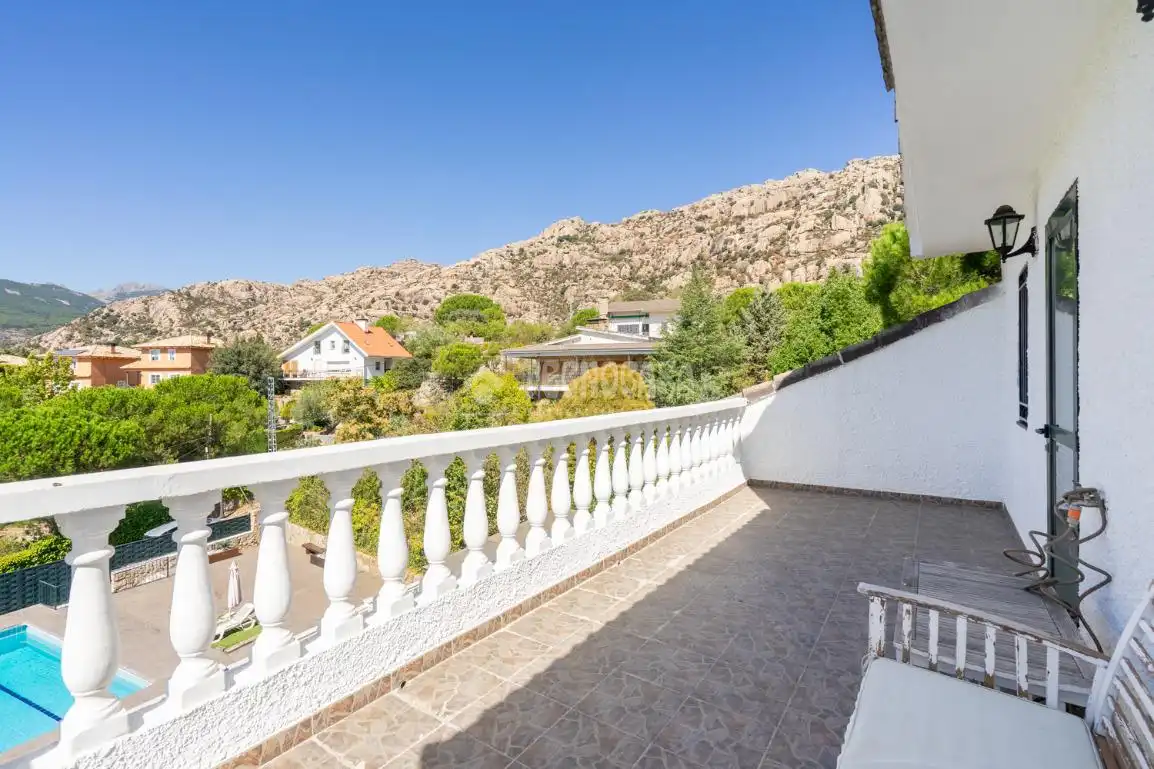 Exterior view of Detached homes for sale in Manzanares El Real  with Heating, Private garden and Terrace
