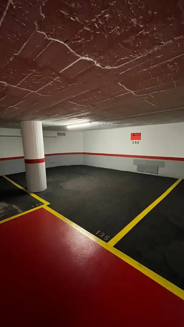 Parking de Piso en venta en Barcelona con Aire acondicionado, Amueblado y Balcón