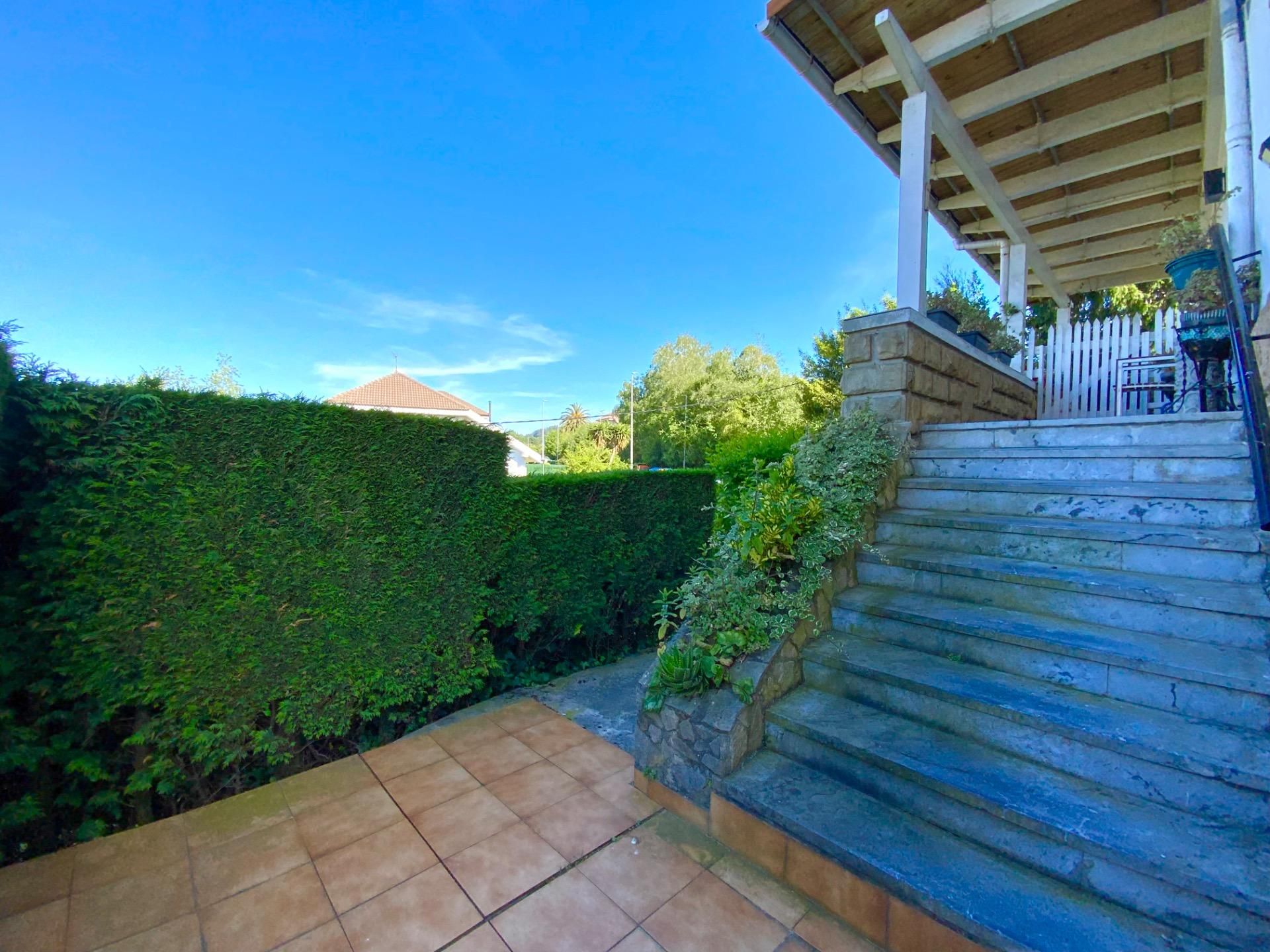 Jardí de Casa o xalet en venda en Sondika amb Calefacció, Jardí privat i Terrassa