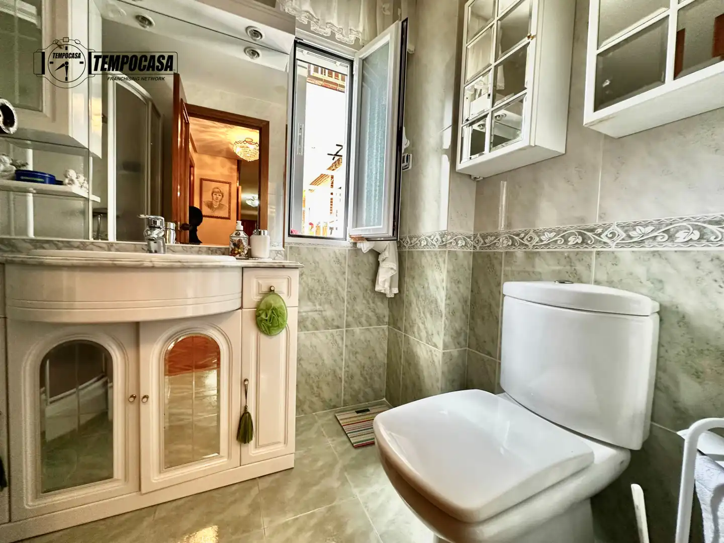 Baño de Piso en venta en Madrid con Aire acondicionado, Calefacción y Jardín privado